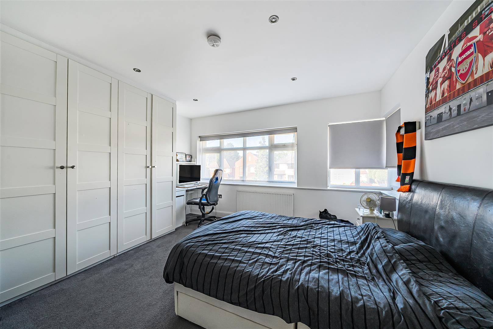 Edgwarebury Lane, Edgware